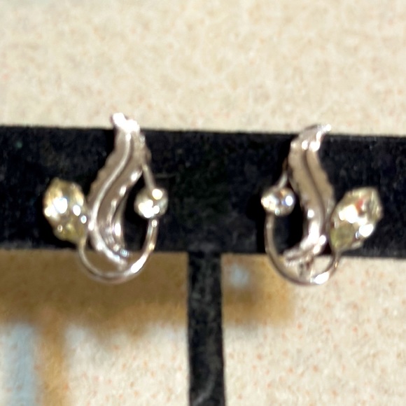 Van Dell Sterling 2 rhinestone screw back earrings (495) - Picture 1 of 7